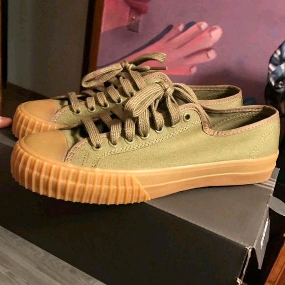 pf flyer tennis shoes